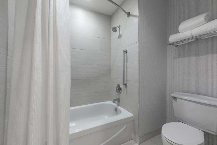One Bedroom Suite Bathroom with Tub/Shower 